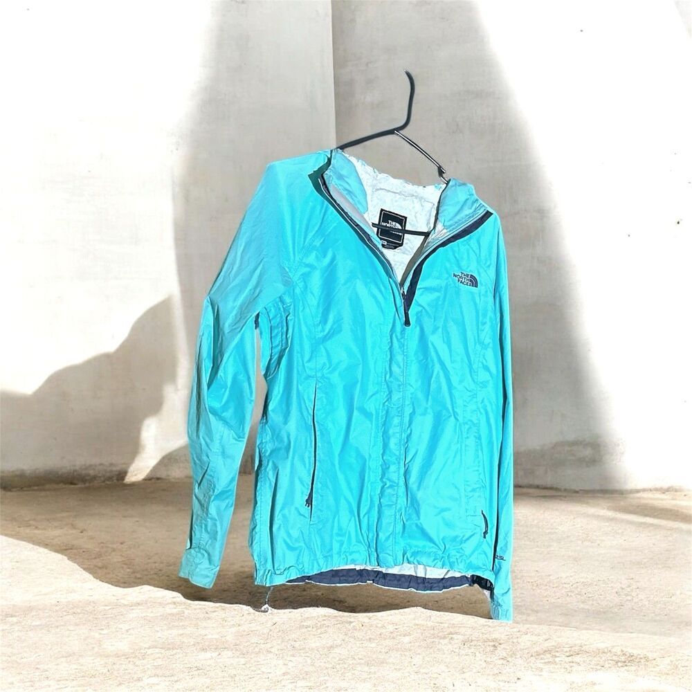 The North Face HyVent RainJacket Sz M Hooded Waterproof Hiking Travel Camping
